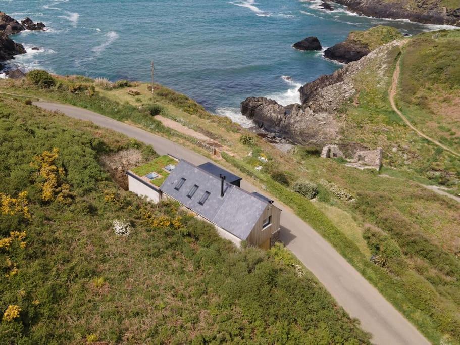 Cliff-Top Cottage On Coast Path W/Panoramic Views Trevine Exterior photo